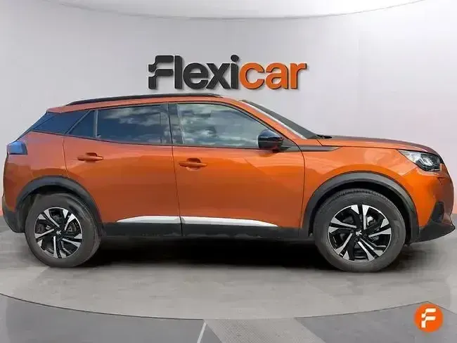 Usado Peugeot 2008 Allure 130 CV (95 kW) 2023 Naranja SUV