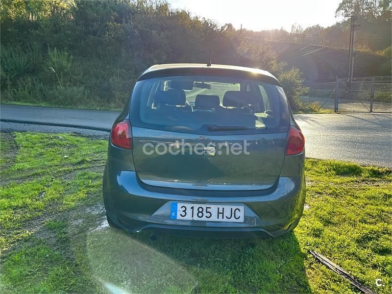 Usado Seat Altea Style 105 CV (77 kW) 2012 Gris / plata Monovolumen