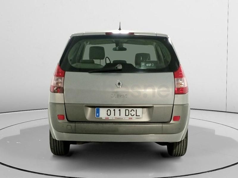 Usado Renault Grand Scénic II Privilege 121 CV (88 kW) 2004 Beige Monovolumen
