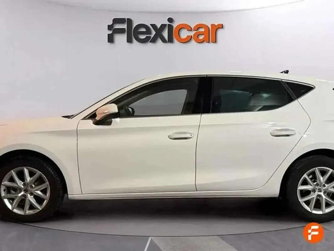 Usado Seat Leon Style 116 CV (85 kW) 2025 Blanco Berlina