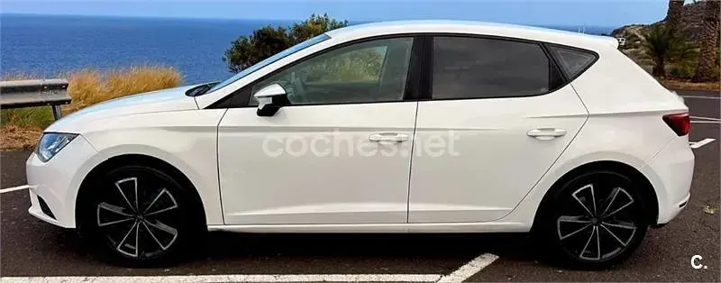 Usado Seat Leon Reference 105 CV (77 kW) 2014 Blanco Berlina