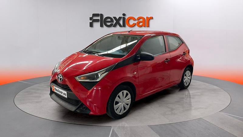 Usado Toyota Aygo X-play 72 CV (52 kW) 2022 Rojo Utilitario
