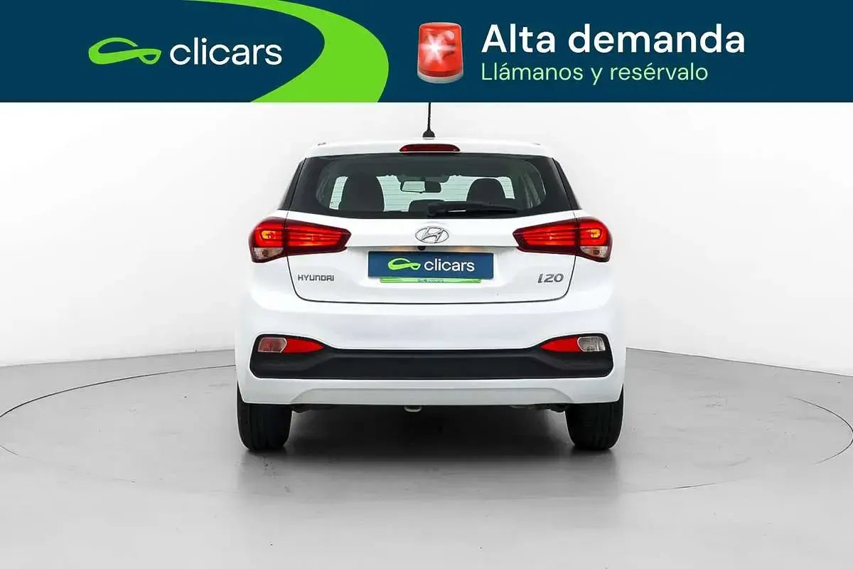 Usado Hyundai i20 75 CV (55 kW) 2019 Blanco Utilitario