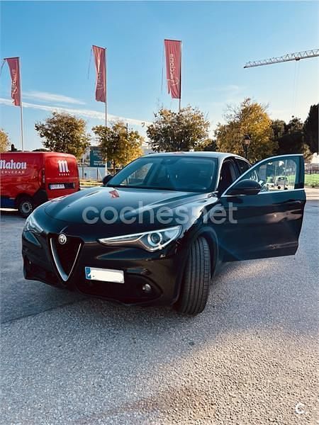 Negro Usado 2017 Alfa Romeo Stelvio Super SUV | 20.990 € (Precio justo) - Imagen 1/4