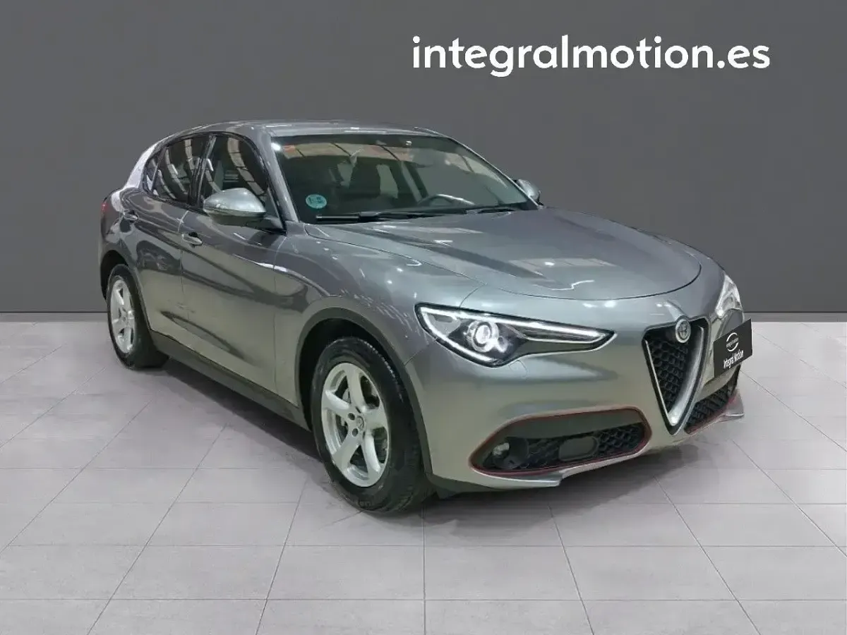 Usado Alfa Romeo Stelvio Super 180 CV (132 kW) 2017 Gris SUV