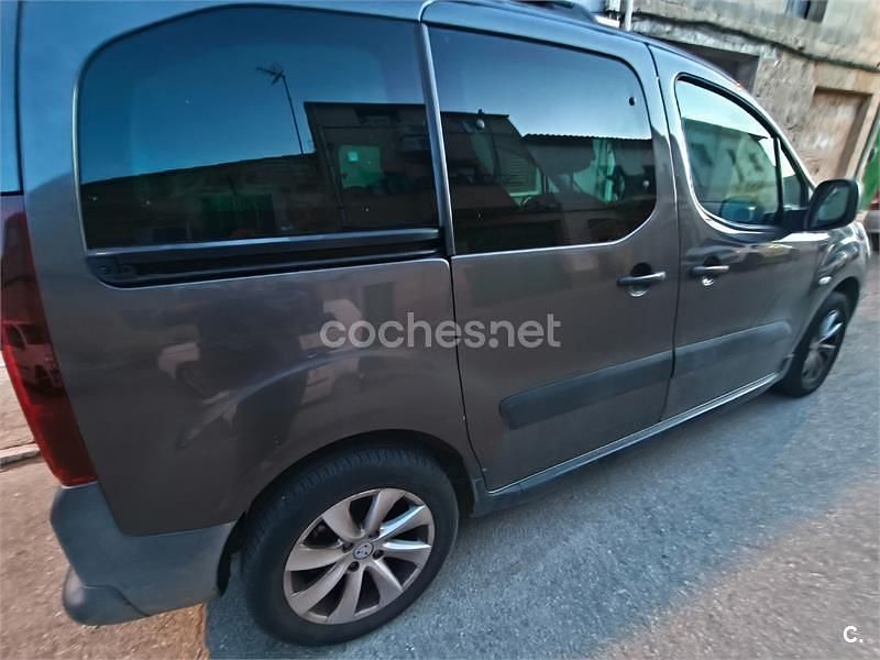 Usado Peugeot Partner Tepee Active 110 CV (80 kW) 2016 Gris / plata Monovolumen