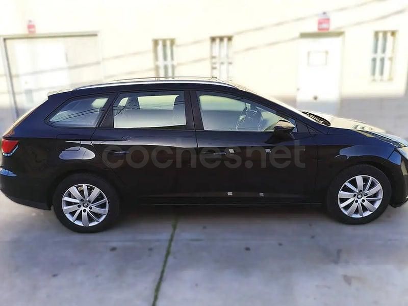 Usado Seat Leon Reference 105 CV (77 kW) 2015 Negro Familiar