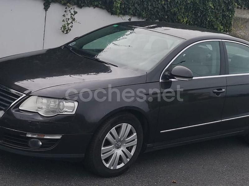 Usado VW Passat Highline 140 CV (102 kW) 2007 Negro Berlina