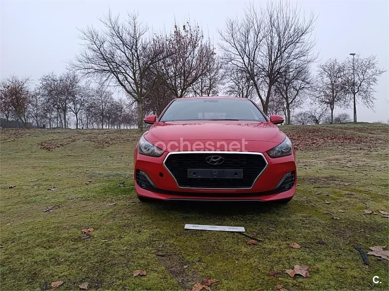 Rojo Usado 2020 Hyundai i30 GO! Berlina | 11.000 € (Super precio) - Imagen 1/4