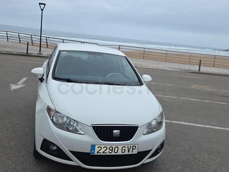 Usado Seat Ibiza Copa 105 CV (77 kW) 2011 Blanco Berlina