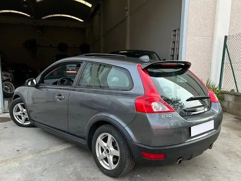 Usado Volvo C30 Summum 180 CV (132 kW) 2007 Gris / plata Utilitario