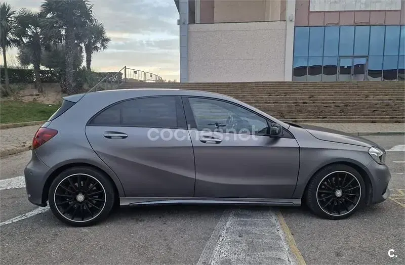 Usado Mercedes A220 AMG line 177 CV (130 kW) 2015 Gris / plata Utilitario