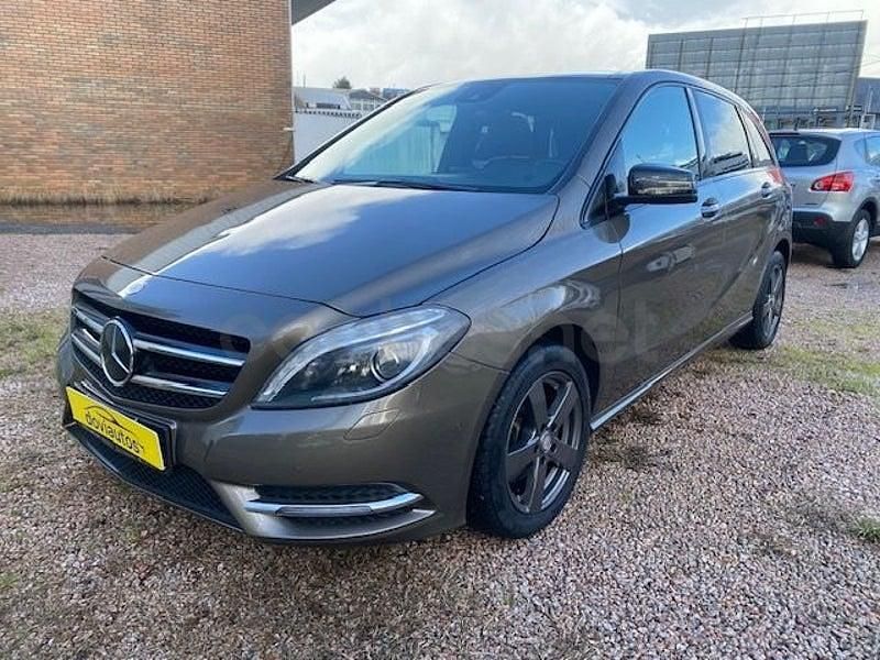 Usado Mercedes B200 140 CV (102 kW) 2012 Marrón Monovolumen