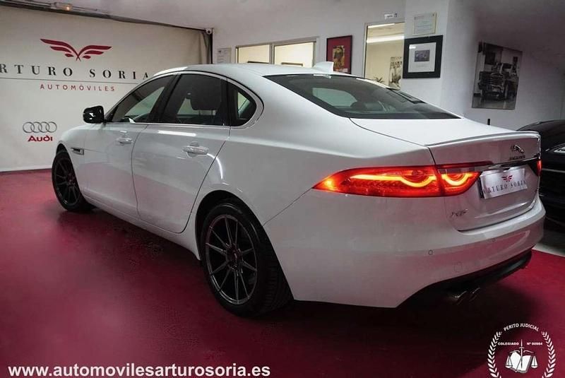 Usado Jaguar XF Prestige 180 CV (132 kW) 2017 Blanco Berlina