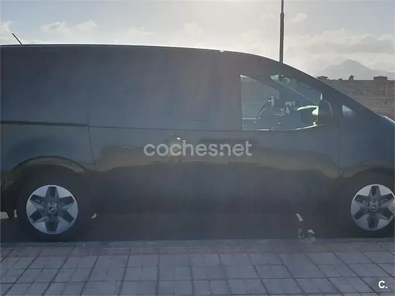 Usado Hyundai Staria 225 CV (165 kW) 2025 Negro Monovolumen