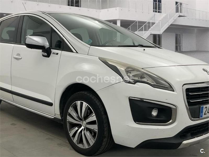 Usado Peugeot 3008 Style 130 CV (95 kW) 2015 Blanco Familiar