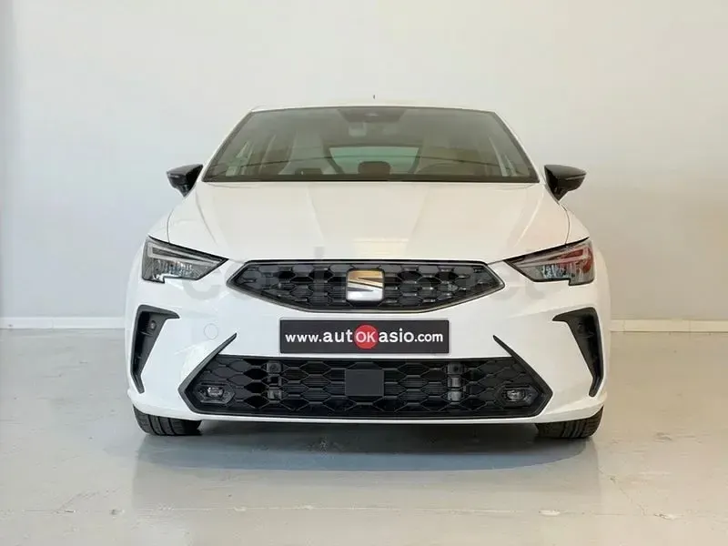 Usado Seat Ibiza FR 115 CV (84 kW) 2026 Blanco Utilitario
