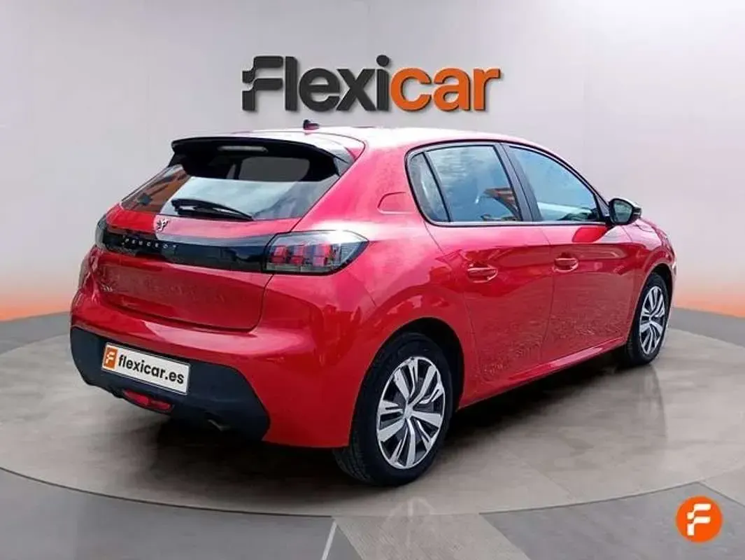 Usado Peugeot 208 Active 101 CV (74 kW) 2023 Rojo Utilitario