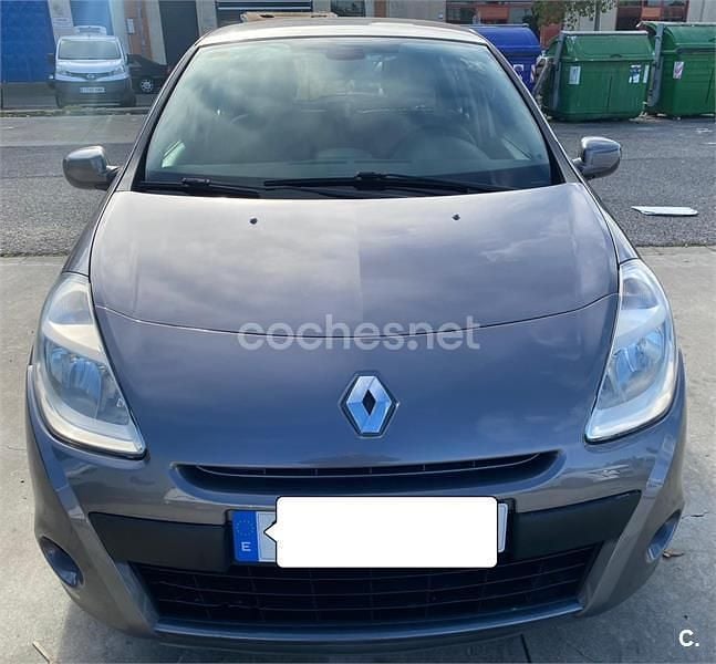Gris / plata Usado 2010 Renault Clio II Authentique Berlina | 5000 € (Precio justo) - Imagen 1/4