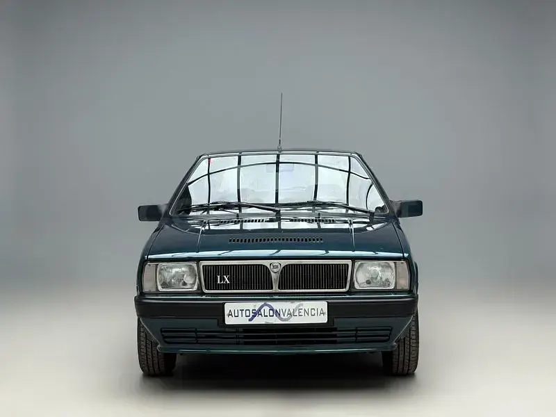 Usado Lancia Delta 82 CV (60 kW) 1991 Verde Utilitario