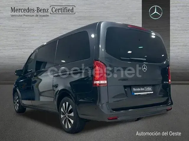 Usado Mercedes V220 Avantgarde 163 CV (119 kW) 2022 Gris / plata Monovolumen