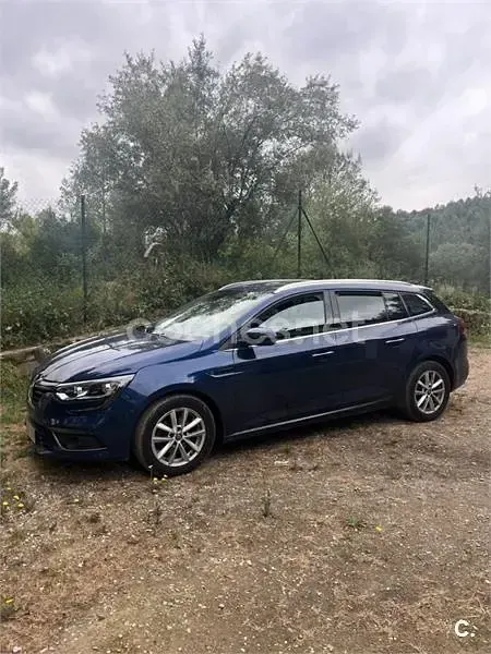 Usado Renault Mégane GrandTour Intens 100 CV (73 kW) 2016 Azul Familiar