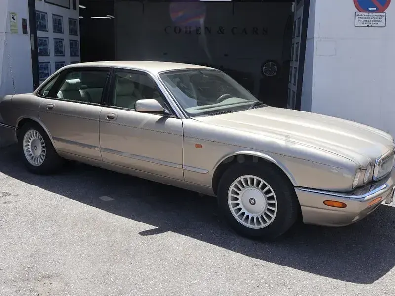 Usado Jaguar XJ6 Executive 216 CV (158 kW) 1997 Beige Berlina