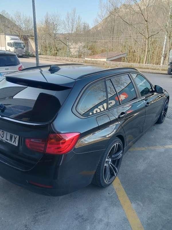 Usado BMW 318 143 CV (105 kW) 2014 Negro Familiar
