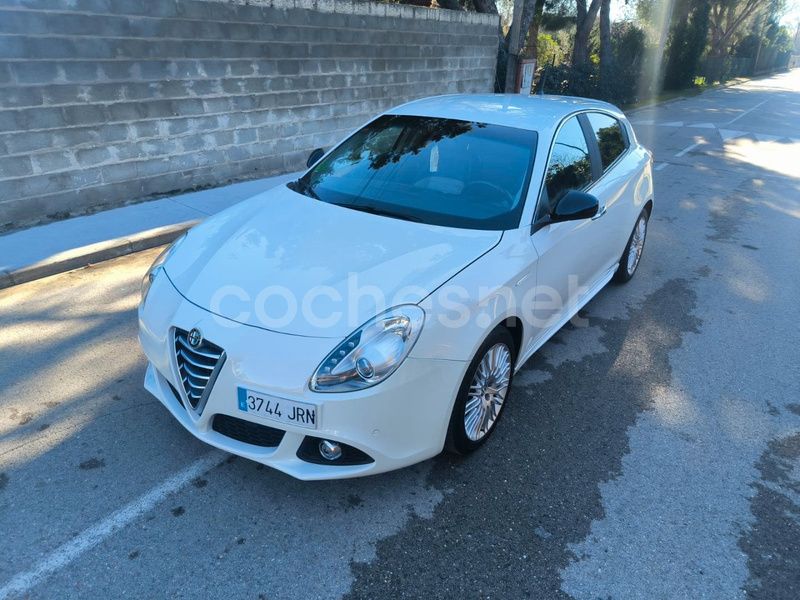 Usado Alfa Romeo Giulietta Edizione Speciale 120 CV (88 kW) 2016 Blanco Utilitario