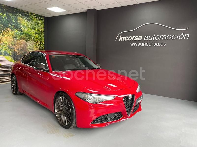 Usado Alfa Romeo Giulia Super 180 CV (132 kW) 2017 Rojo Berlina
