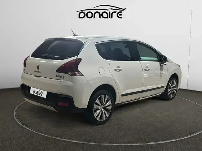 Usado Peugeot 3008 Active 120 CV (88 kW) 2014 Blanco Familiar