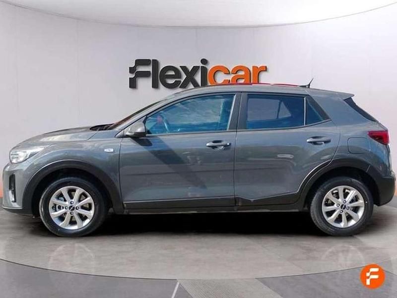 Usado Kia Stonic 84 CV (61 kW) 2022 Gris SUV