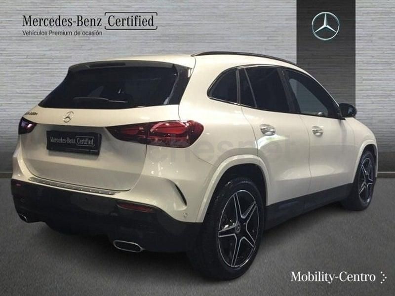 Usado Mercedes GLA200 AMG line 150 CV (110 kW) 2024 Digital white  metallic paint SUV