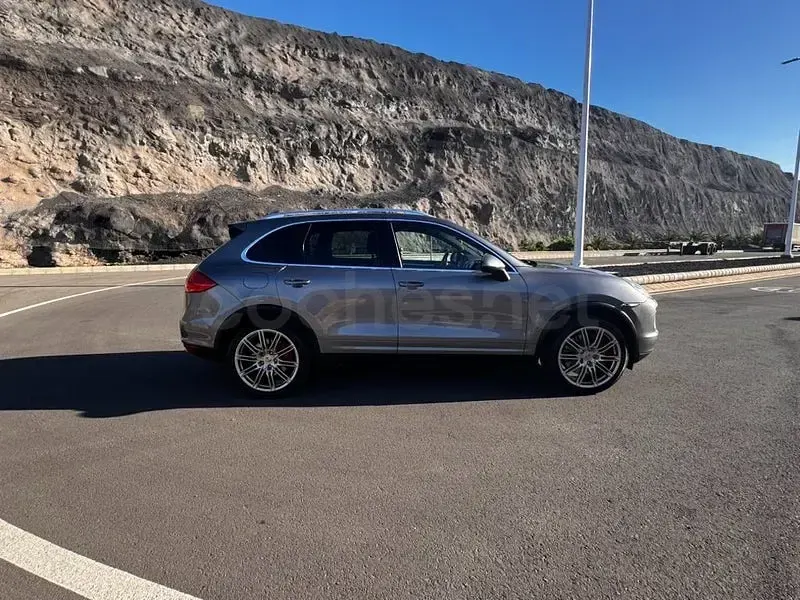 Usado Porsche Cayenne Turbo 500 CV (367 kW) 2011 Gris / plata SUV