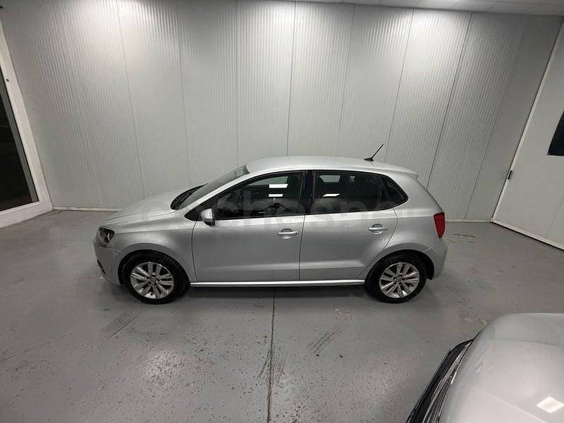 Usado VW Polo Advance 90 CV (66 kW) 2017 Gris / plata Berlina