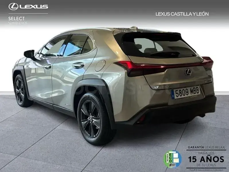 Usado Lexus UX Business Edition 184 CV (135 kW) 2022 Gris / plata SUV