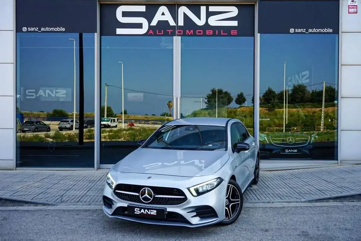 Usado Mercedes A200 Advanced 163 CV (119 kW) 2022 Gris Utilitario
