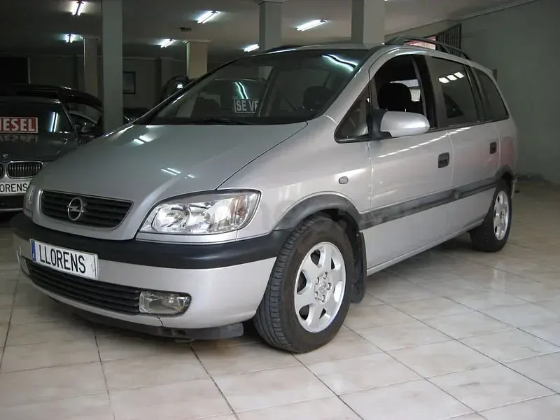 Usado Opel Zafira Elegance 100 CV (73 kW) 2000 Gris / plata Monovolumen