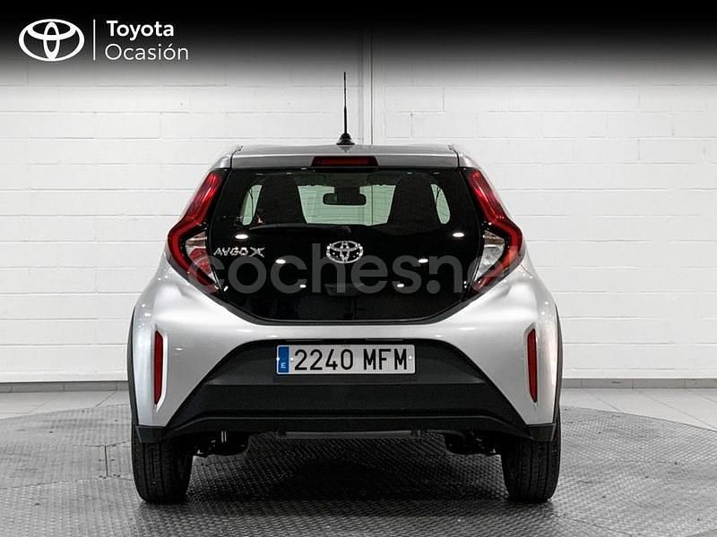 Usado Toyota Aygo X Play 72 CV (52 kW) 2023 Gris / plata SUV