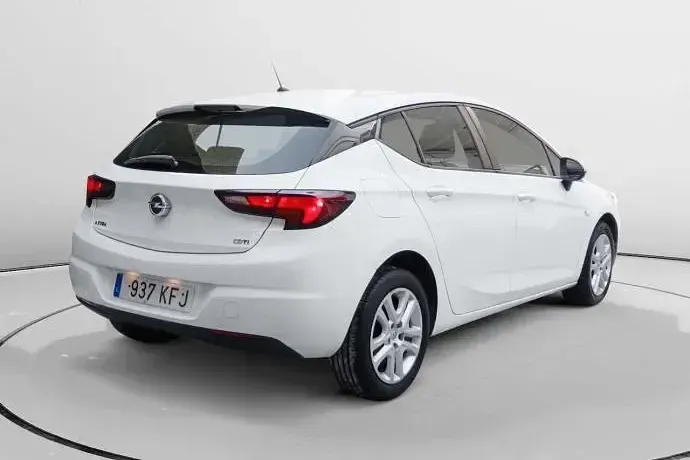 Usado Opel Astra Business 110 CV (80 kW) 2017