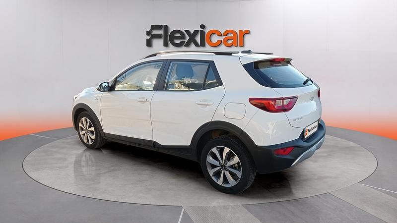Usado Kia Stonic 84 CV (61 kW) 2023 Blanco SUV