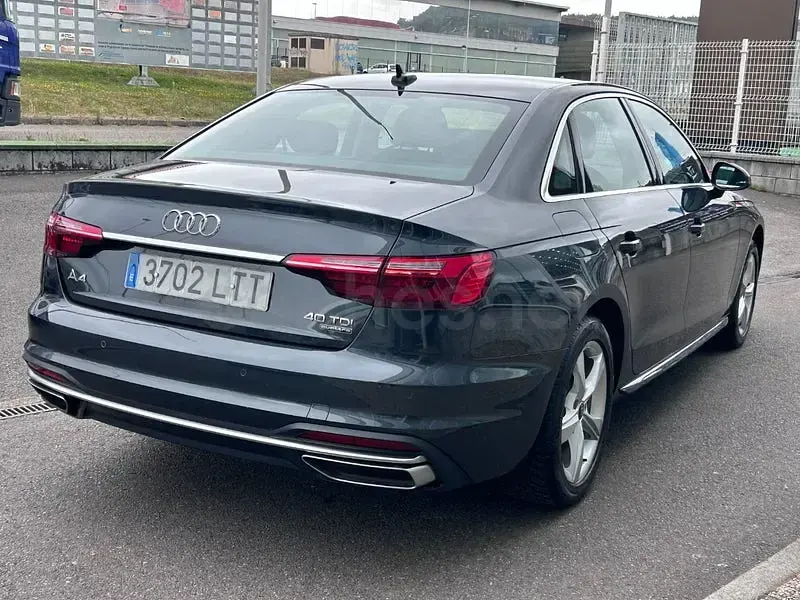 Usado Audi A4 Advanced Plus 204 CV (150 kW) 2021 Gris / plata Berlina