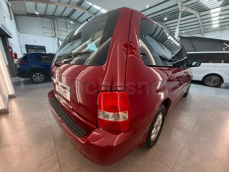 Usado Kia Carnival LX 144 CV (105 kW) 2006 Granate Monovolumen