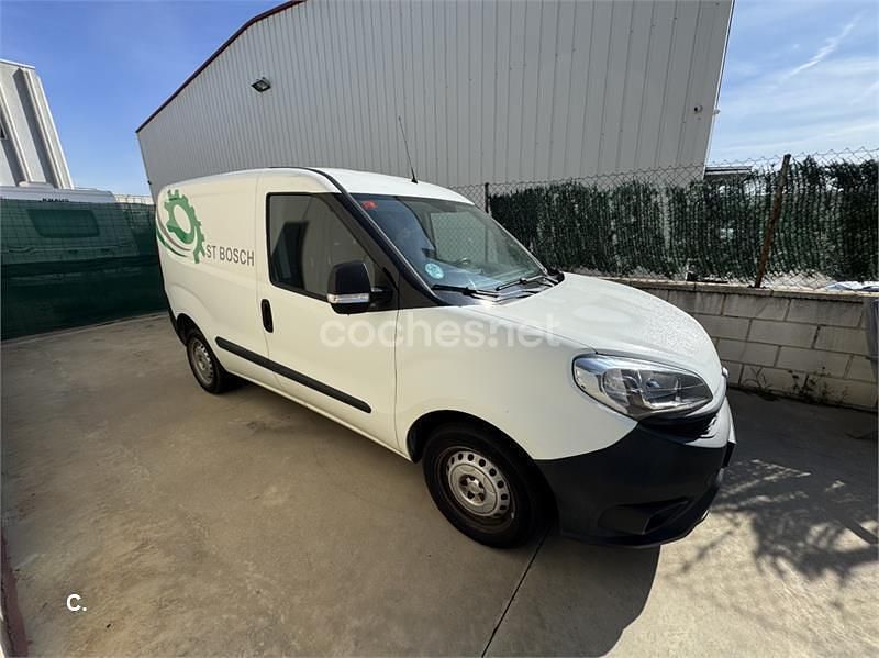 Usado Fiat Doblò 90 CV (66 kW) 2012 Blanco Monovolumen