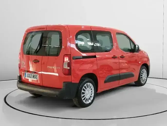 Usado Toyota Proace City Active 131 CV (96 kW) 2023 Rojo Monovolumen