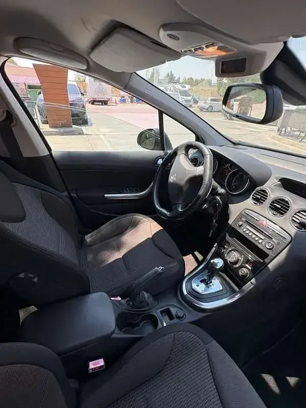 Usado Peugeot 308 SW Family 111 CV (81 kW) 2013 Azul Familiar