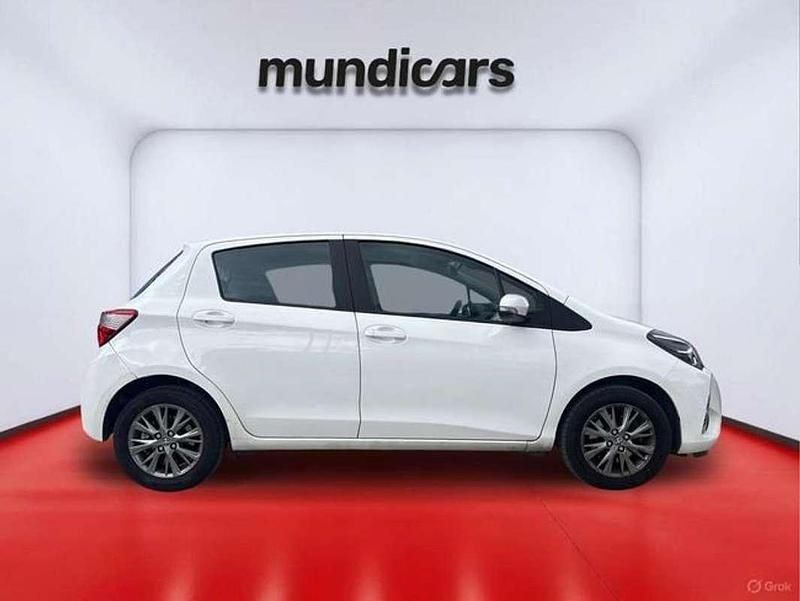 Usado Toyota Yaris Active 111 CV (81 kW) 2018 Blanco Berlina