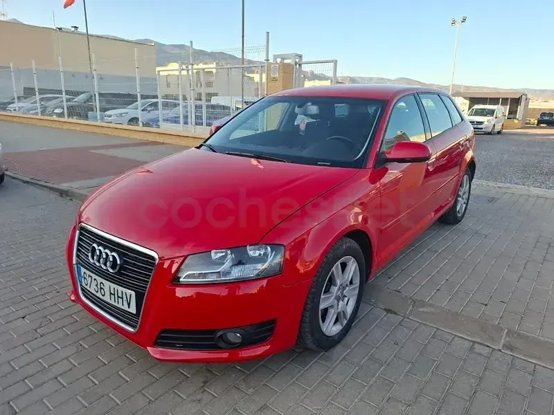 Usado Audi A3 Sportback Ambiente 140 CV (102 kW) 2012 Rojo Utilitario