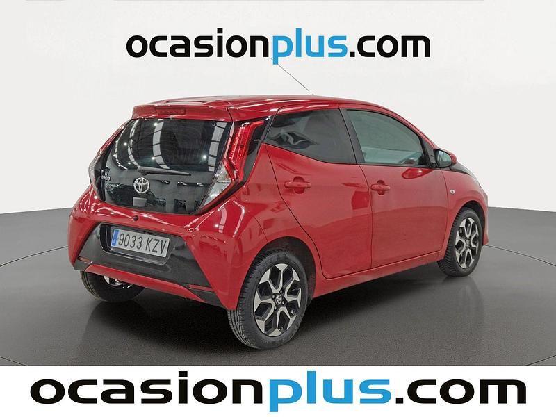 Usado Toyota Aygo X-play 72 CV (52 kW) 2019 Rojo Utilitario