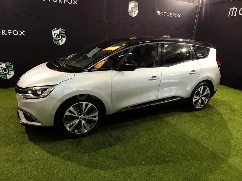 Usado Renault Grand Scénic IV LIMITED 140 CV (102 kW) 2019 Gris / plata Monovolumen